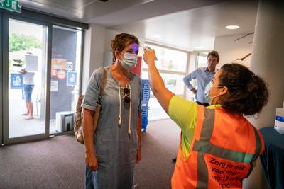 Blijdschap en verdriet bij weerzien van ouders in Heterense zorginstelling