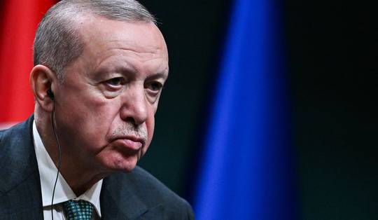 Turkse president Erdogan wil zich kandidaat stellen bij vervroegde verkiezingen en kan zo grondwet omzeilen