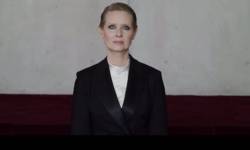 Actrice Cynthia Nixon geprezen om video die onrealistische verwachtingen voor vrouwen aankaart