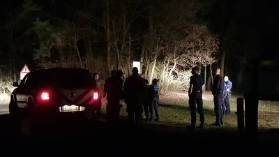 Politie en brandweer zoeken naar persoon in bos bij Harskamp