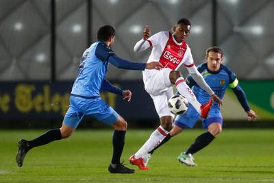 Bliksemstart Jong Ajax voldoende voor zege op Cambuur