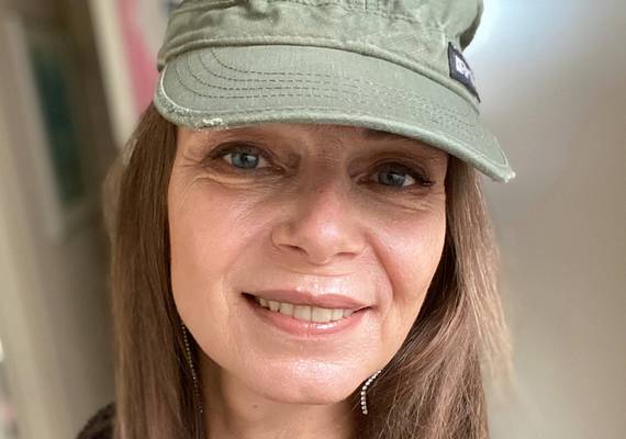 Mede dankzij Wendy (52) hoeven vrouwen geen blootfoto’s naar verzekeraars te sturen: “Het is vernederend en onmenselijk”
