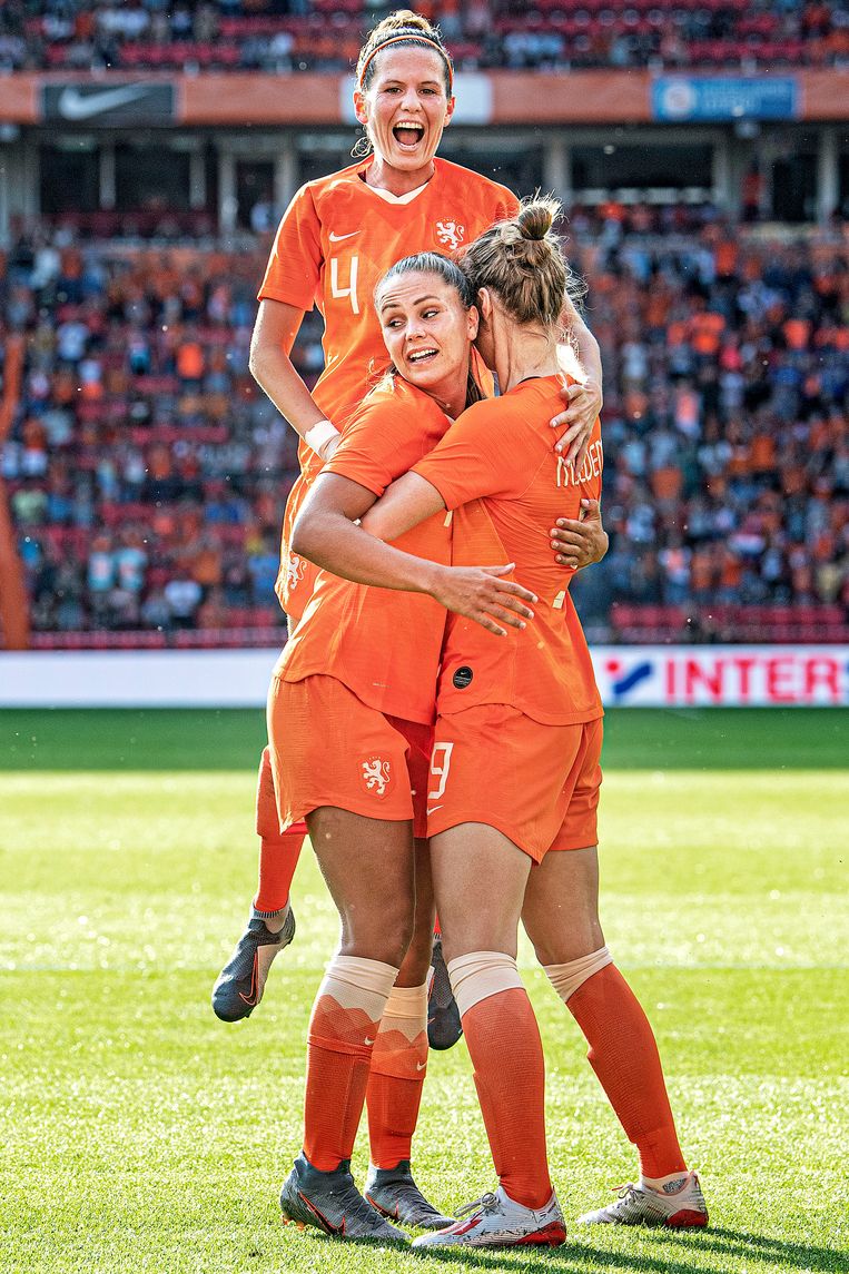 Voetballer Merel Van Dongen Het Zou Goed Zijn Als Een Mannelijke Voetballer Uit De Kast Kwam De Volkskrant