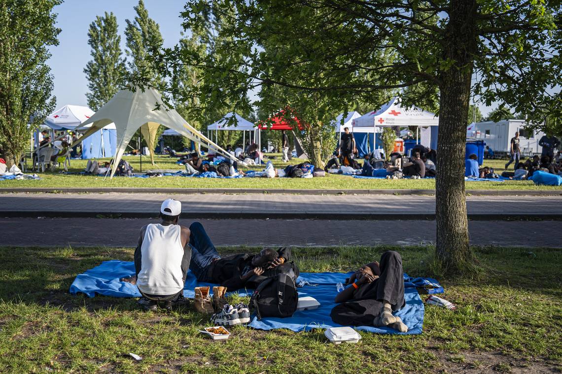 Internationaal ophef na politieoptreden in Nederlands opvangcentrum: ‘99 procent van de aangiftes wordt geseponeerd’