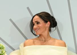 Deze trui van H&M lijkt sprekend op die van Meghan Markle
