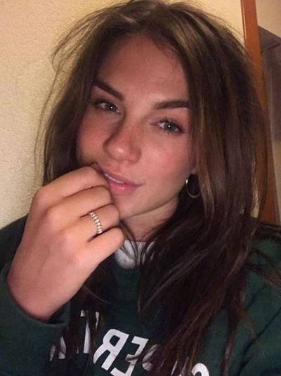 Maan gaat voor sexy rood en Quinty stelt bezorgde fans gerust