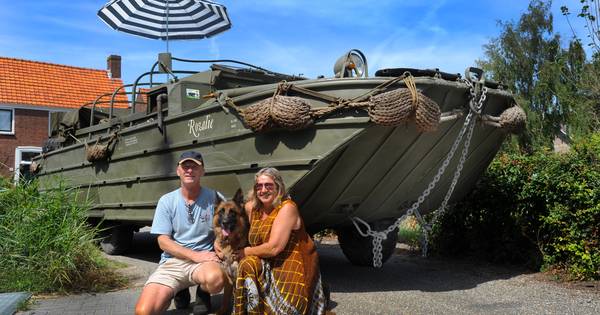 Ritthems paar met historisch amfibisch voertuig naar Engeland - PZC