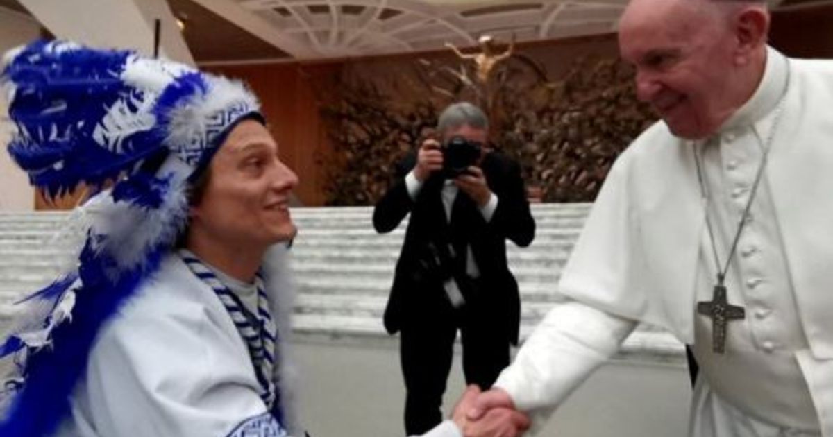 Mascotte van AA Gent op bezoek bij de paus: "Ik vroeg hem ...