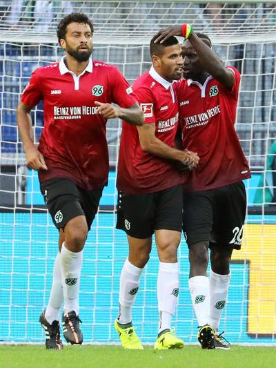 Hannover komt mee aan de leiding in Bundesliga