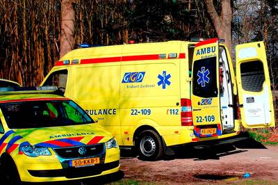 Voetballer (27) na hartstilstand op veld in kritieke toestand in ziekenhuis