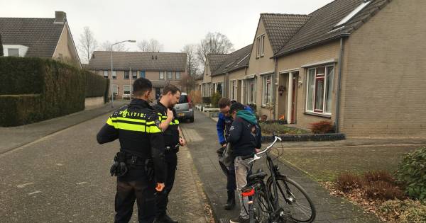 Vuurwerkcontrole Geen Jochies Met Zak Rotjes Maar Politie Tilburg Ziet Vaker Vuurwerk Met Kracht Van Handgranaat 2020 Bd Nl