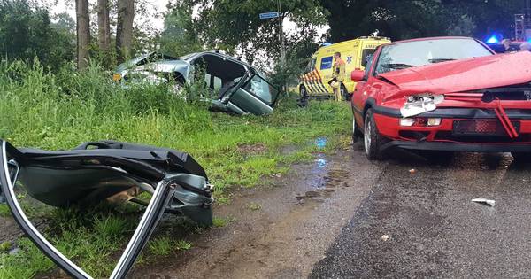 Aanrijding tussen twee auto's Bornerbroek | Almelo - Tubantia