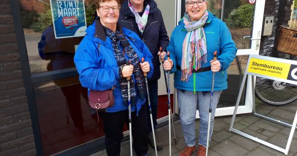 Eerst wandelen daarna koffie en taart in stemlokaal Zenderen