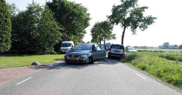 Bestuurder naar ziekenhuis na raken twee auto's in Mill