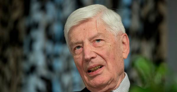 Oud-premier Van Agt heeft na 86 jaar eerste joint in zijn mond - AD.nl