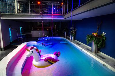 D66'er doet aangifte tegen jongen (18) die hem oplichtte als nepmedewerker Arnhemse gaysauna