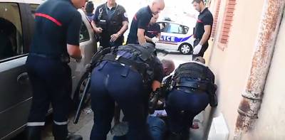 Man valt politieagenten aan in Toulouse