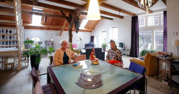 Cobi en Tina wonen in een boerderij waar een moord is gepleegd: ‘Het hoofd lag in de kachel'.