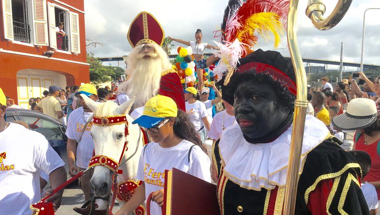 In Willemstad Is Piet Vooral Donkerzwart En Sint Wit Geschminkt De Volkskrant