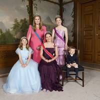 Prinses Amalia draagt de huwelijkstiara van haar moeder tijdens eerste officiële reis