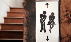 Hoe gevaarlijk zijn de openbare toiletten op café of restaurant sinds corona? “Het is belangrijk dat we niet overdrijven”, zegt microbioloog