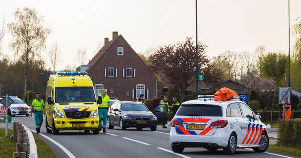 Fietser naar ziekenhuis na aanrijding met motorfiets op Nieuweweg in Nuis.