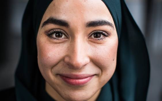 Hafsa El-Bazioui wordt eerste Vlaamse schepen met hoofddoek na monsterscore