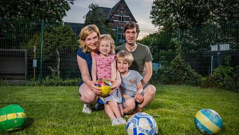 Zes gezinnen leggen de 'exitpuzzel' nu beperkt bezoek mag. “Mama moet kiezen: ons gezin of opa”