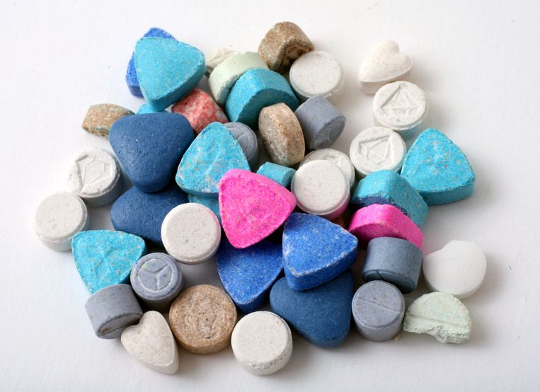 Legaliseer drugs, maar pak illegale handel hard aan De Volkskrant