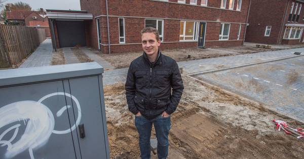 Ziggokastje voor de inrit van Riels huis wordt verplaatst, aannemer en gemeente Goirle delen de reke