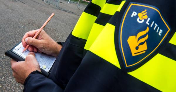 Nieuwendijkse zonder rijbewijs veroorzaakt ongeluk op A27 bij Raamsdonksveer.