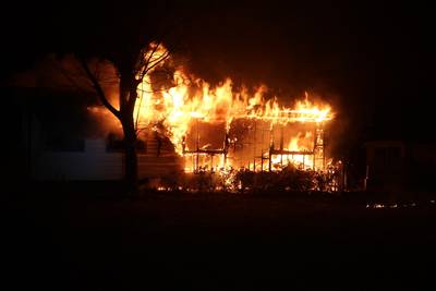 Chalet door brand verwoest op camping in Molenschot