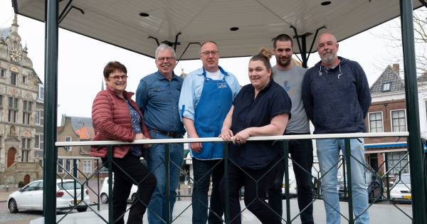 De winkels houden het levendig aan de Markt in Brouwershaven