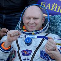 Russische kosmonaut Oleg Artemyev (54) mag niet mee op SpaceX-missie na verboden foto’s tijdens training in VS