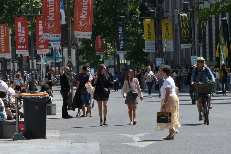 Shoppers op de Meir in Antwerpen (illustratiebeeld).