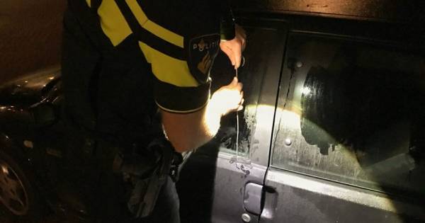 Tinderdate gaat voor: politie moet auto openbreken bij Bruins Saasveld - Tubantia