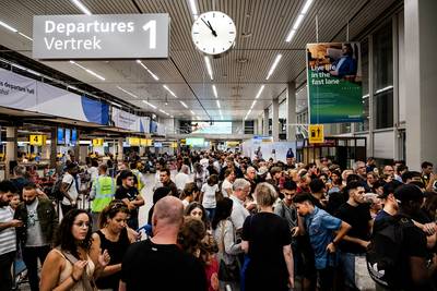 Schiphol weer op gang na tankstoring, vluchten geannuleerd en vertraagd