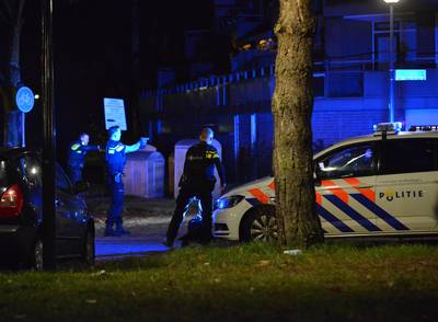 Persoon opgepakt bij de Donk in Breda door agenten met getrokken pistolen