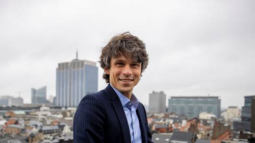 INTERVIEW. Vlaams minister van Jeugd Benjamin Dalle (CD&V) belooft: “Van zodra het virus versoepelingen toelaat, komt de jeugd eerst”