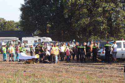 Racewagen rijdt publiek in bij Autocross Leende, vier gewonden