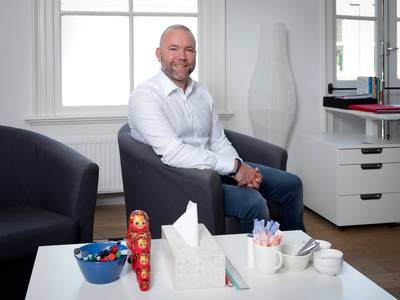 Provocatief psycholoog: Humor en de patiënt uitdagen helpt