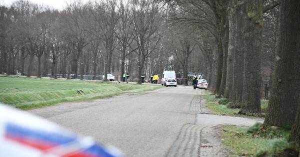 Vermiste jongen (14) uit Vriezenveen dood aangetroffen, mogelijk verkeersongeval.