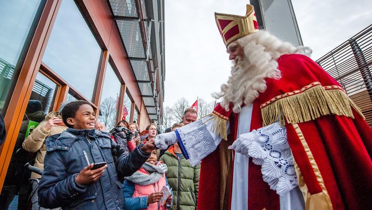 Commentaar Sinterklaas Zal Aanpassing Zwarte Piet Wel Overleven De Volkskrant