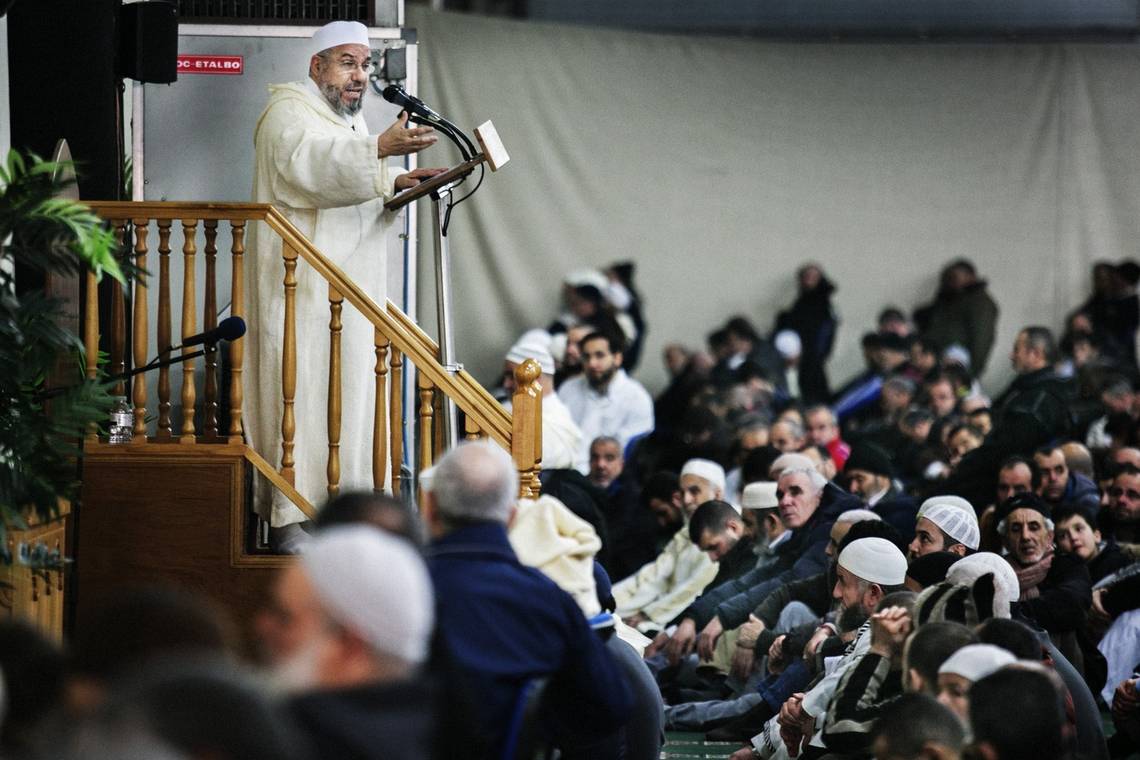 Uitgezet voor extremisme, nu opnieuw aan het preken: hoe Mohamed Toujgani terugkeerde in Brusselse moskeeën