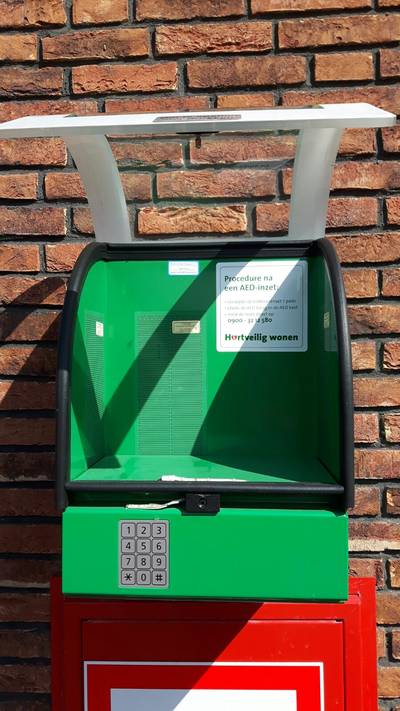 'Hang de AED desnoods 's nachts terug, wij kunnen er levens mee redden'