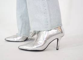 Trend alert: 3x zó style je zilveren metallic schoenen