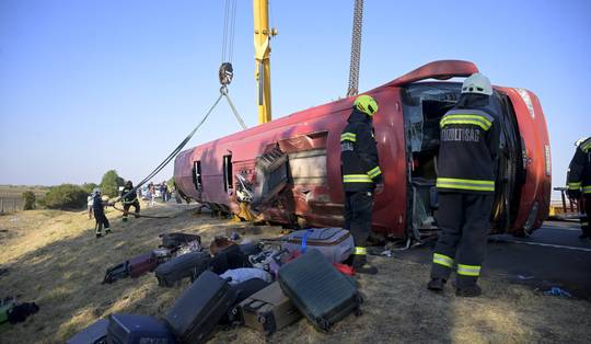 Twaalf doden bij zwaar ongeval met toeristenbus in Hongarije: chauffeur opgepakt