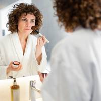 De huidspecialist geeft antwoord: is make-up slecht voor je?