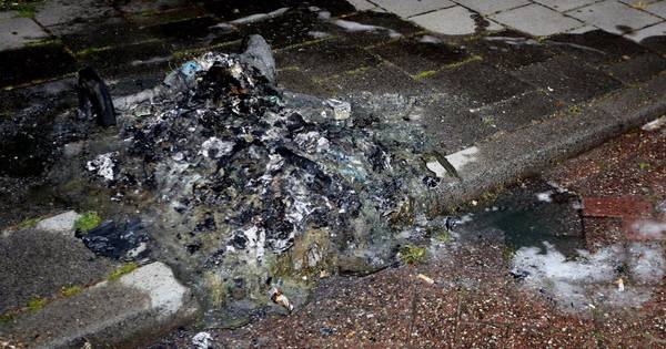 Reeks branden in Zuilichem: auto en vuilcontainers in vlammen op - BD.nl
