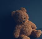 Vandaag als man heeft hij nog steeds een krop in de keel, een hart dat faalt omdat het moe is